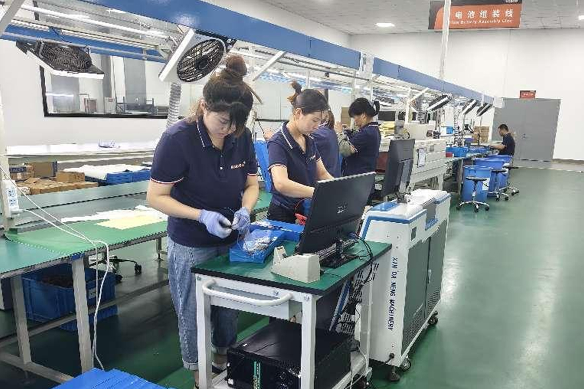 Under the Scorching Sun: Workers at SOKOYO Factory Diligently Fulfill Customer Orders Despite Summer Heat